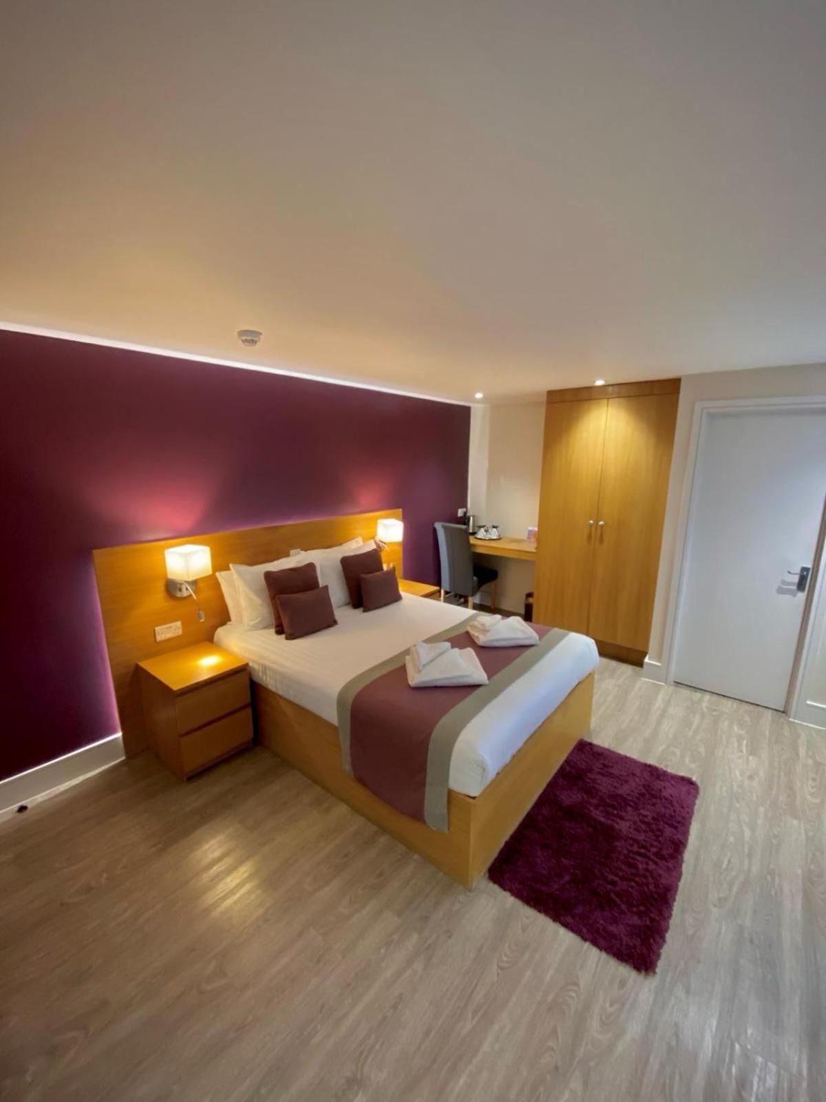 Holtwhites Hotel Enfield Eksteriør bilde