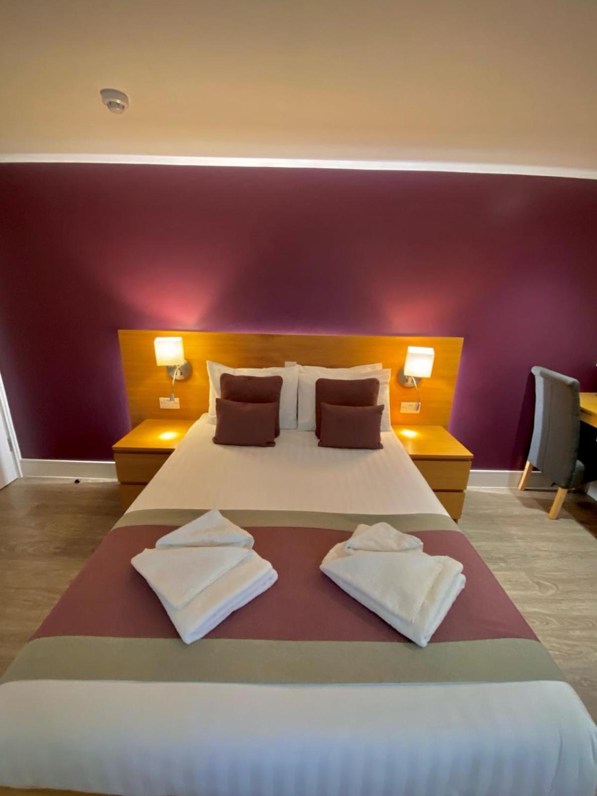 Holtwhites Hotel Enfield Eksteriør bilde